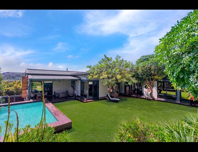 5 BEDROOM HOUSE FOR SALE IN HELDERFONTEIN ESTATE
